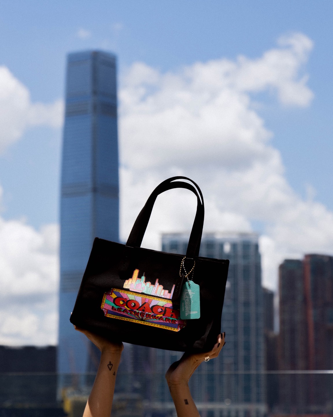 「DAY & NIGHT」 TOTE 30 IN CANVAS 